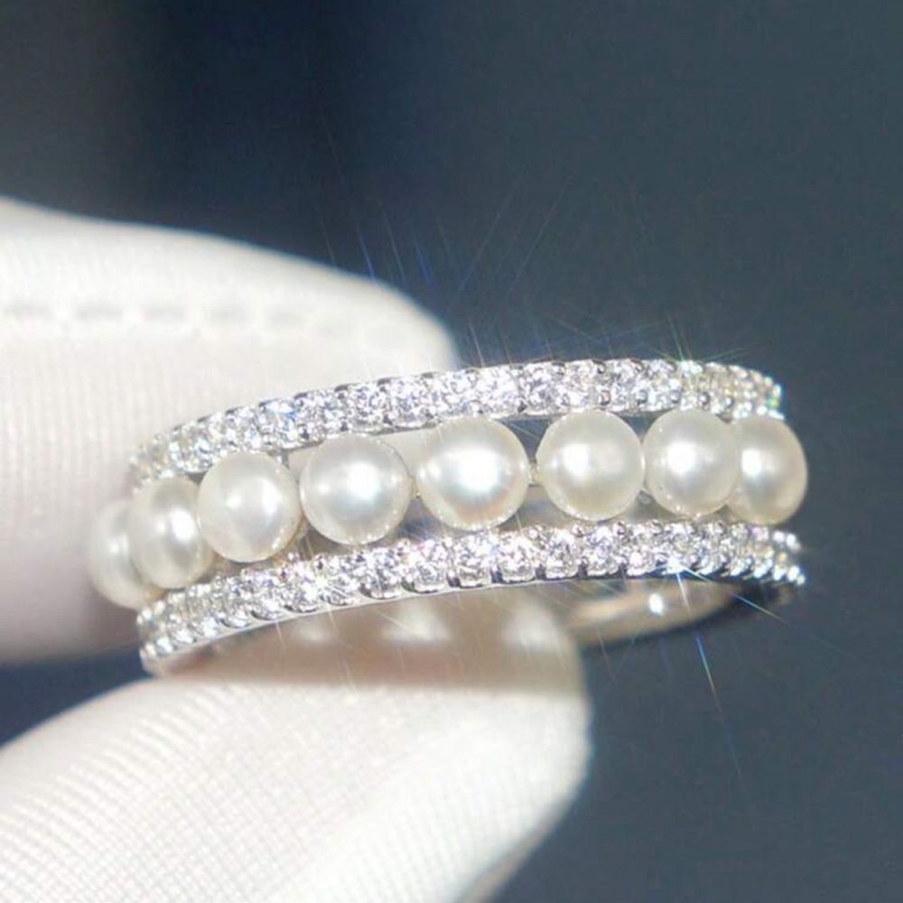 Amazon Essentials Silver and Pearl Ring